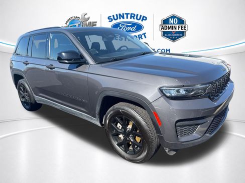Used 2024 Jeep Grand Cherokee Altitude AWD/4WD image 13