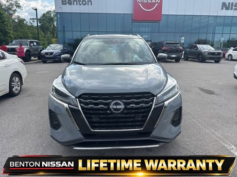 Used 2023 Nissan Kicks SR w/ SR Premium Package FWD image 5