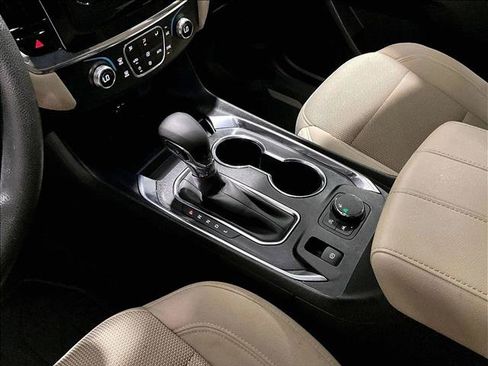 Used 2022 Chevrolet Traverse LS FWD image 15