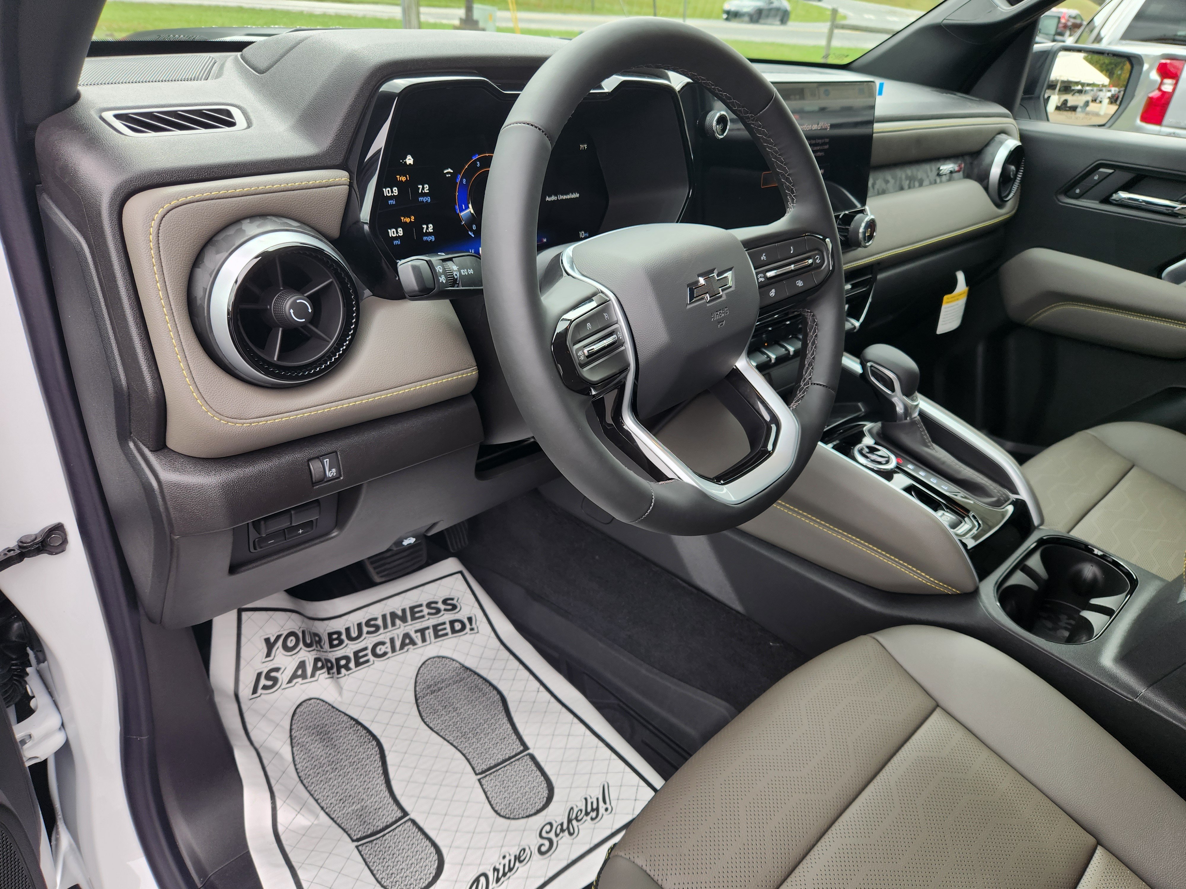 New 2026 Chevrolet Colorado ZR2 w/ Technology Package AWD/4WD image 10