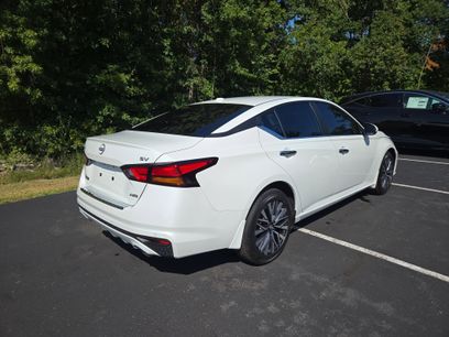 Used 2023 Nissan Altima 2.5 SV w/ SV Premium Package