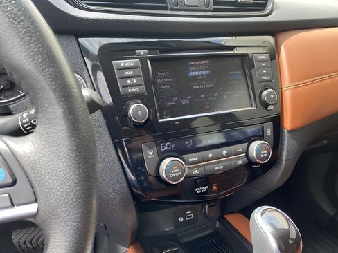 Used 2019 Nissan Rogue SL w/ Premium Package FWD image 9