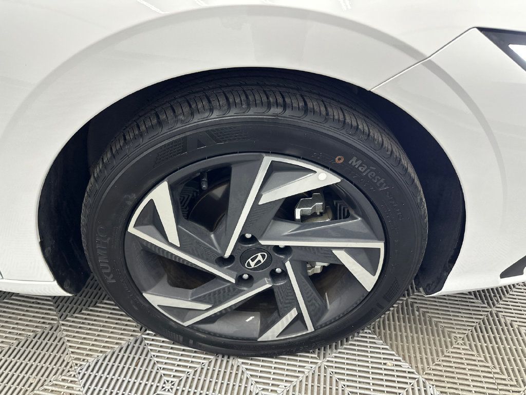 Certified 2025 Hyundai Elantra Sport FWD image 12