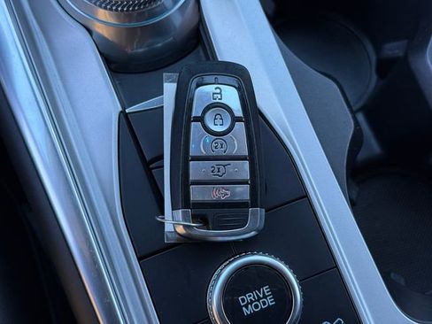 Used 2022 Ford Explorer XLT w/ Equipment Group 202A image 12