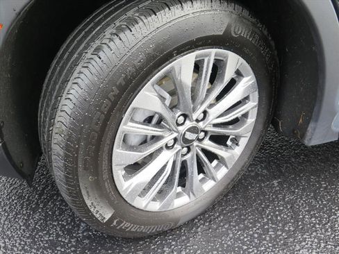 Used 2025 Cadillac XT4 Premium Luxury image 25