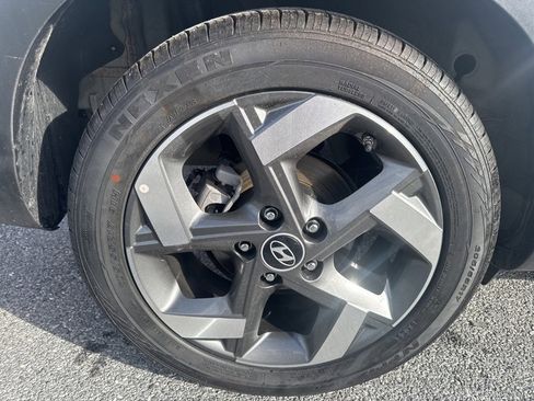 Used 2025 Hyundai Venue SEL image 12