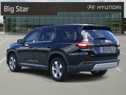 Used 2025 Honda Pilot EX-L image 3