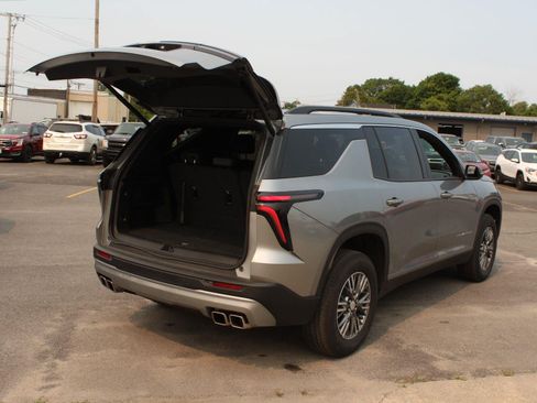 Used 2026 Chevrolet Traverse LT AWD/4WD image 7