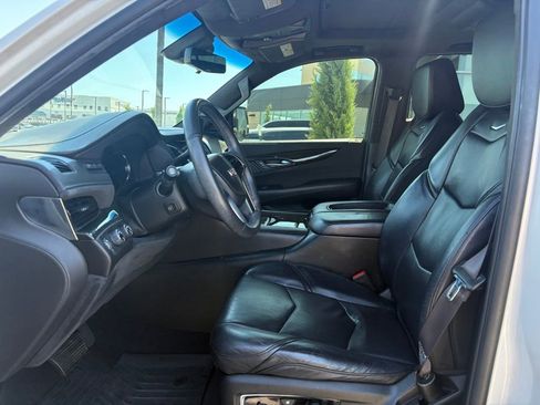 Used 2017 Cadillac Escalade ESV Platinum AWD/4WD image 6