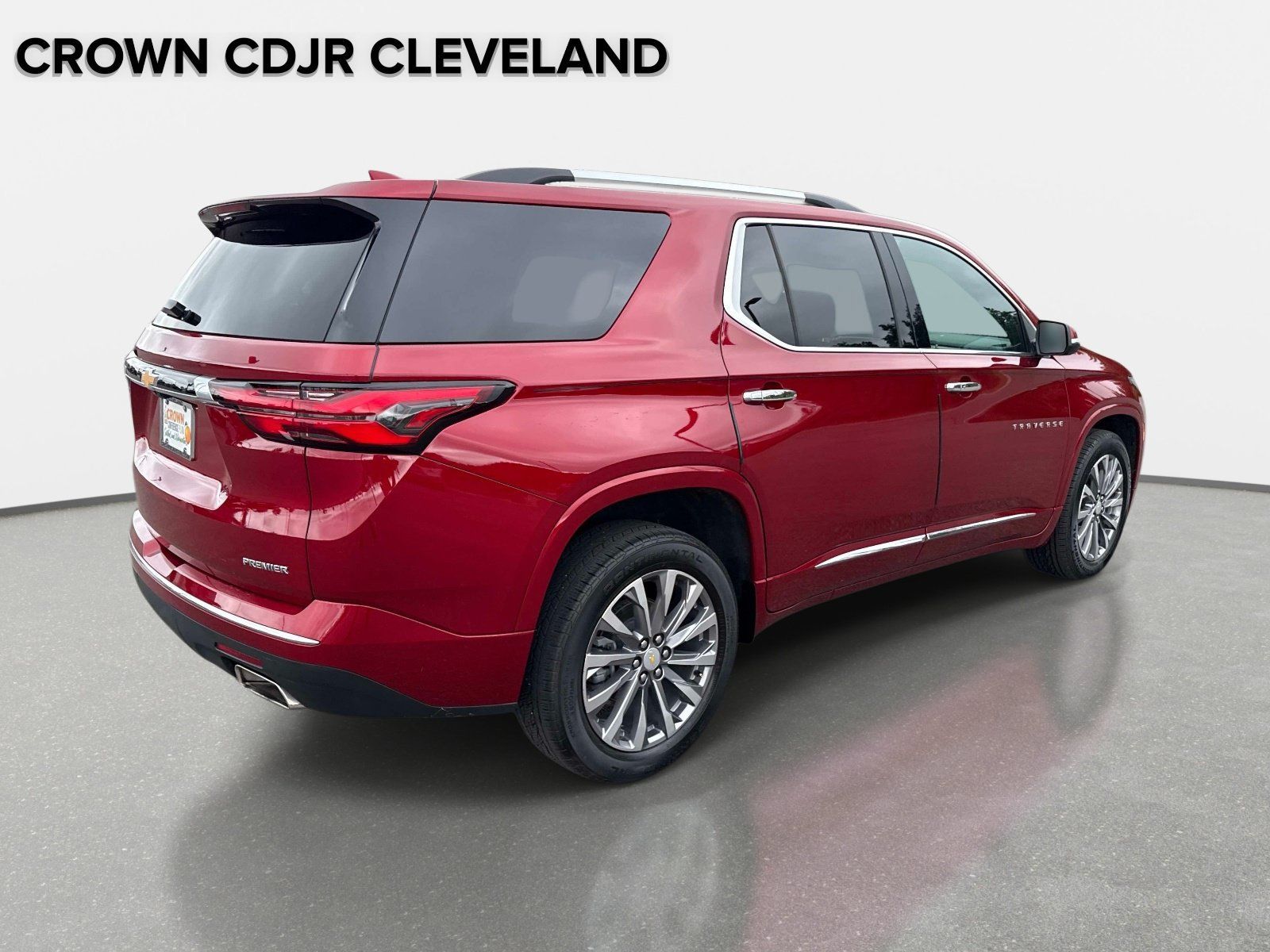 Used 2023 Chevrolet Traverse Premier FWD image 5