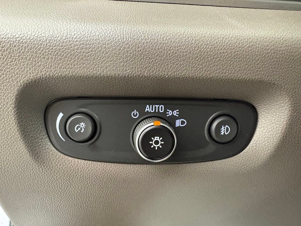 Used 2019 Chevrolet Traverse Premier w/ Driver Confidence II Package FWD image 18