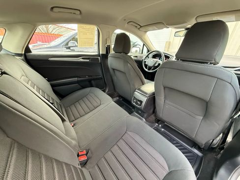 Used 2020 Ford Fusion SE image 18