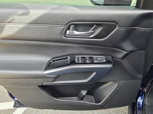 Used 2023 Nissan Pathfinder SL image 17