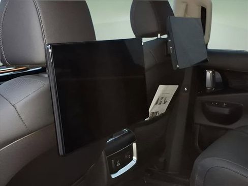 Used 2025 Kia Carnival SX Prestige image 16