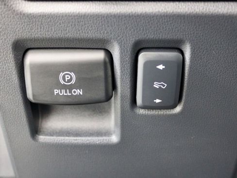 Used 2023 Ford F150 Lariat w/ FX4 Off-Road Package image 23