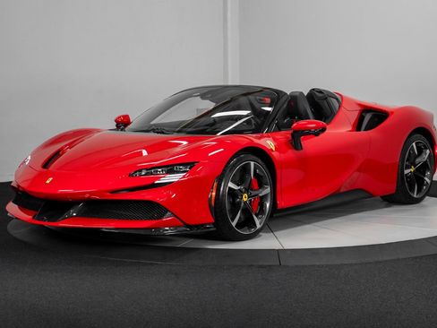 Used 2022 Ferrari SF90 Spider image 6