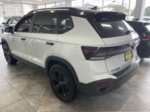 New 2026 Volkswagen Taos SE AWD/4WD image 11