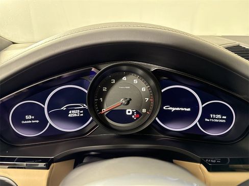 Certified 2022 Porsche Cayenne w/ Premium Package image 37