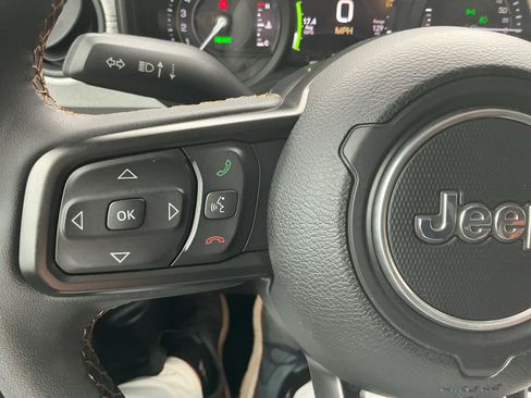 Used 2024 Jeep Wrangler Unlimited w/ Convenience Group AWD/4WD image 20