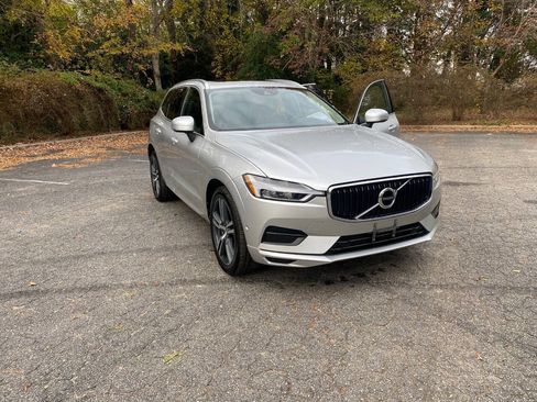 Used 2018 Volvo XC60 T5 Momentum w/ Vision Package image 59