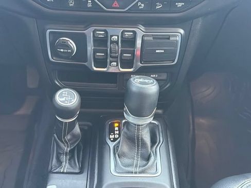 Used 2019 Jeep Wrangler Unlimited Sahara w/ Dual Top Group AWD/4WD image 24