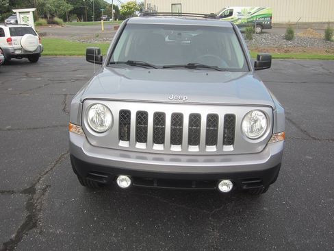Used 2016 Jeep Patriot Sport FWD image 3