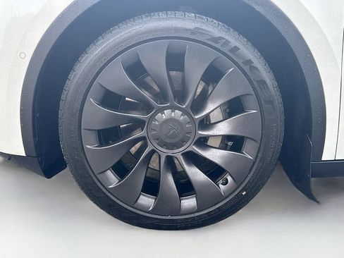Used 2021 Tesla Model Y Long Range AWD/4WD image 30