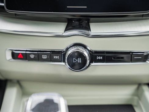 New 2026 Volvo XC60 B5 Ultra w/ Protection Package Premier image 23