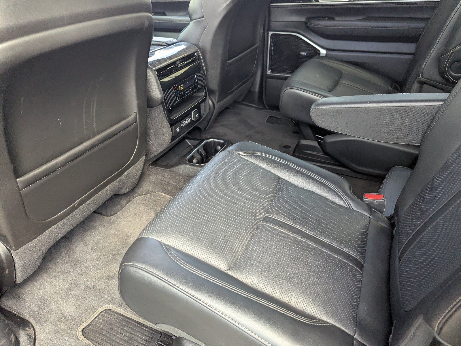 Used 2022 Jeep Wagoneer Series III w/ Premium Group I AWD/4WD image 17