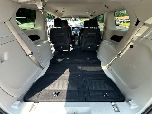 Used 2022 Chrysler Voyager LX FWD image 40