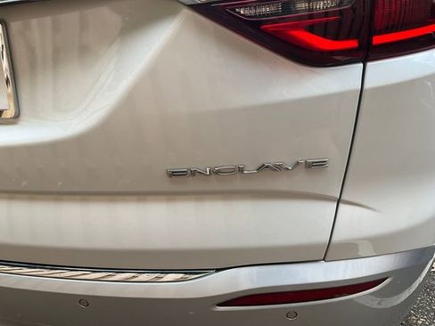 Used 2018 Buick Enclave Avenir w/ Avenir Technology Package FWD image 6