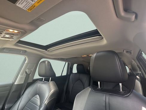 Used 2023 Toyota Highlander XLE FWD image 13