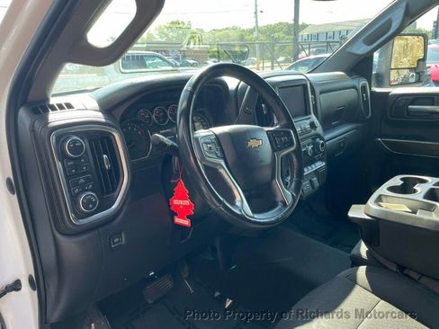 Used 2022 Chevrolet Silverado 1500 LT w/ Z71 Off-Road Package image 12