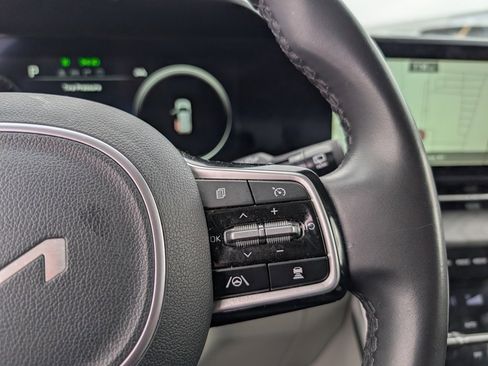 Used 2024 Kia Carnival SX image 13