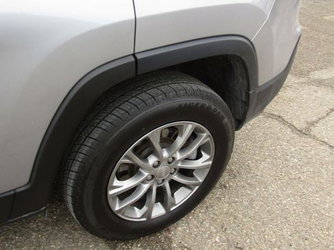 Used 2020 Jeep Cherokee Latitude Plus image 26