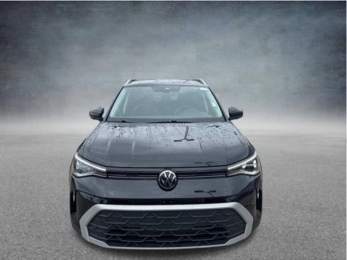 Used 2025 Volkswagen Taos SE FWD image 2