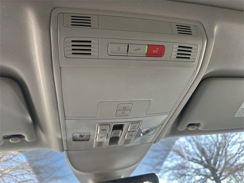 New 2026 Volkswagen Taos SE image 20