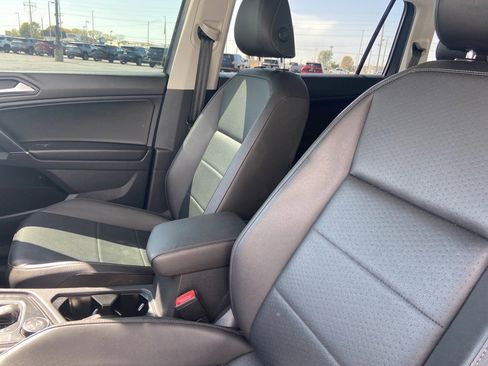 Used 2020 Volkswagen Tiguan SE image 14