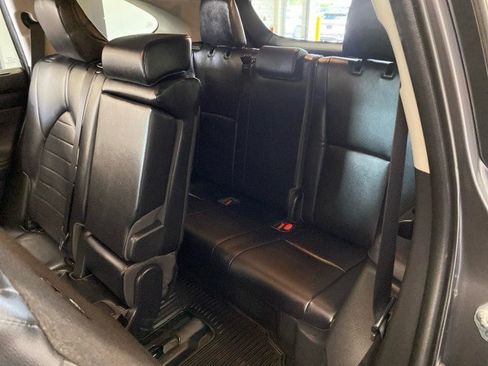Used 2023 Toyota Highlander XLE AWD/4WD image 11