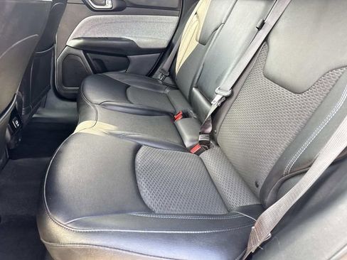 Used 2024 Jeep Compass Latitude image 11