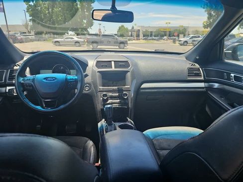 Used 2018 Ford Explorer XLT w/ Equipment Group 202A FWD image 11