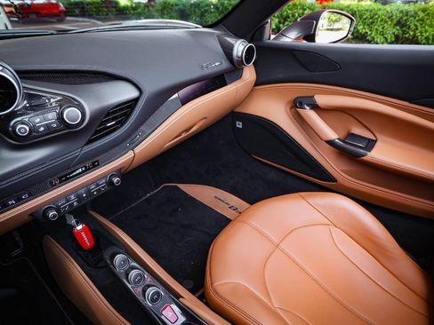 Used 2022 Ferrari F8 Tributo RWD image 32