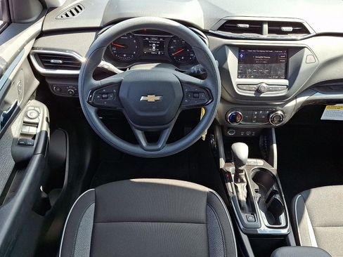 Used 2023 Chevrolet TrailBlazer LS FWD image 12
