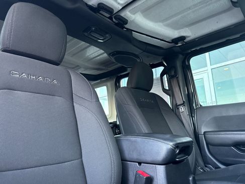 Used 2020 Jeep Wrangler Unlimited Sahara image 18