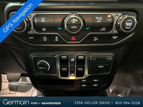 Used 2019 Jeep Wrangler Unlimited Sahara image 2