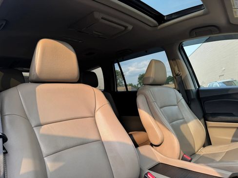 Used 2016 Honda Pilot Touring image 30