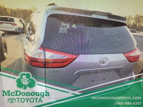 Used 2018 Toyota Sienna LE image 14