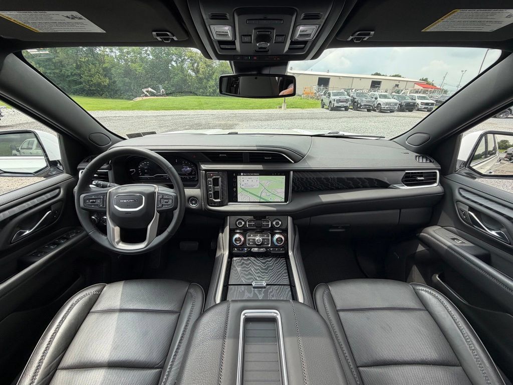 Used 2023 GMC Yukon XL Denali AWD/4WD image 9