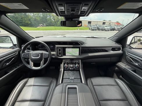 Used 2023 GMC Yukon XL Denali AWD/4WD image 9