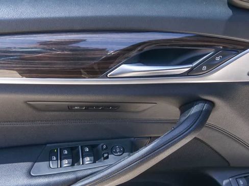 Used 2019 BMW 530e w/ Premium Package RWD image 18